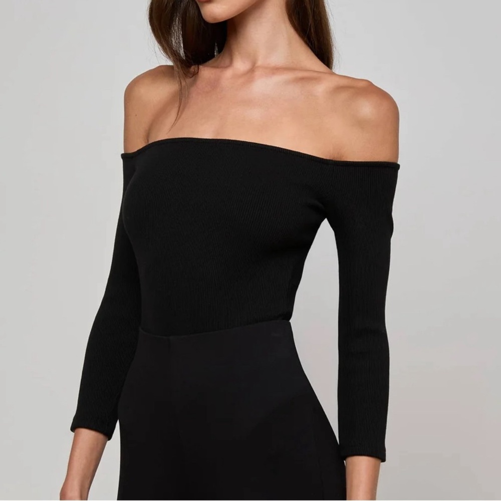 L'AGENCE Classic Black Top